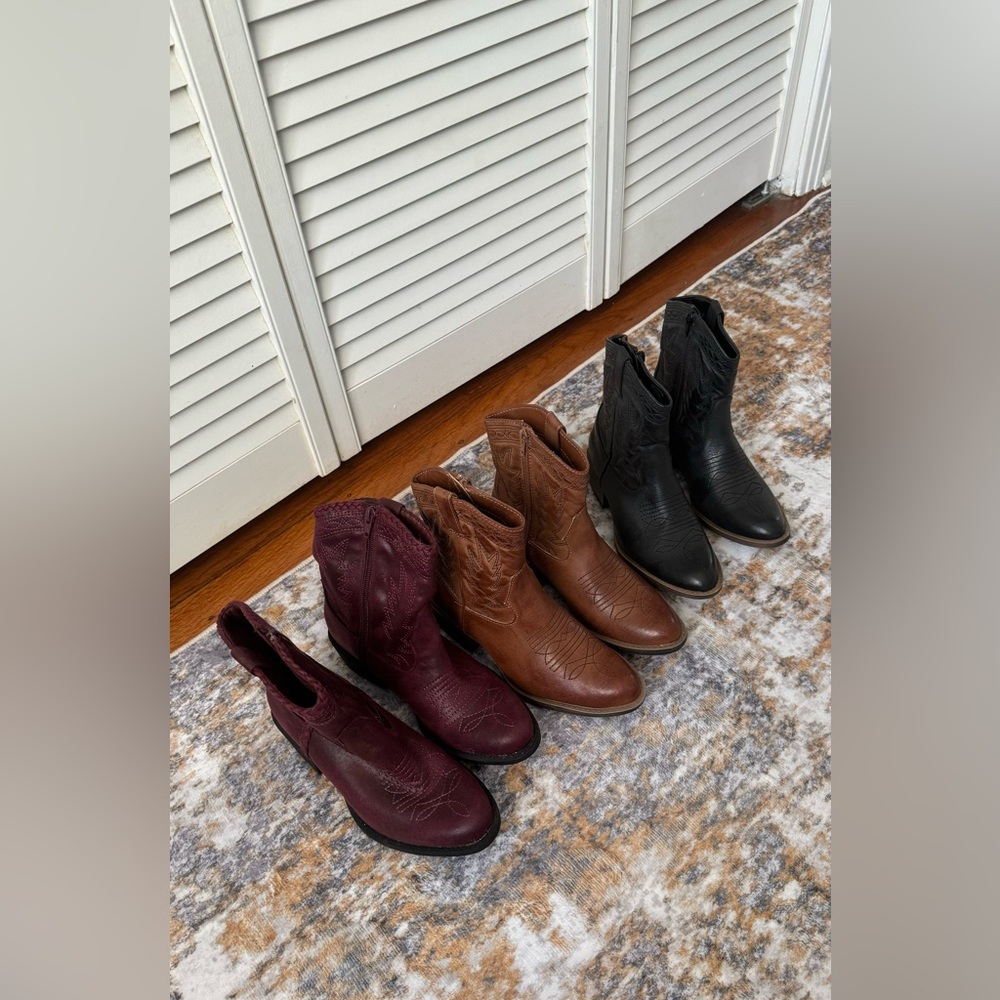 Women's Pistol Cowboy Boot( available in 3 colors ) . Price per pair